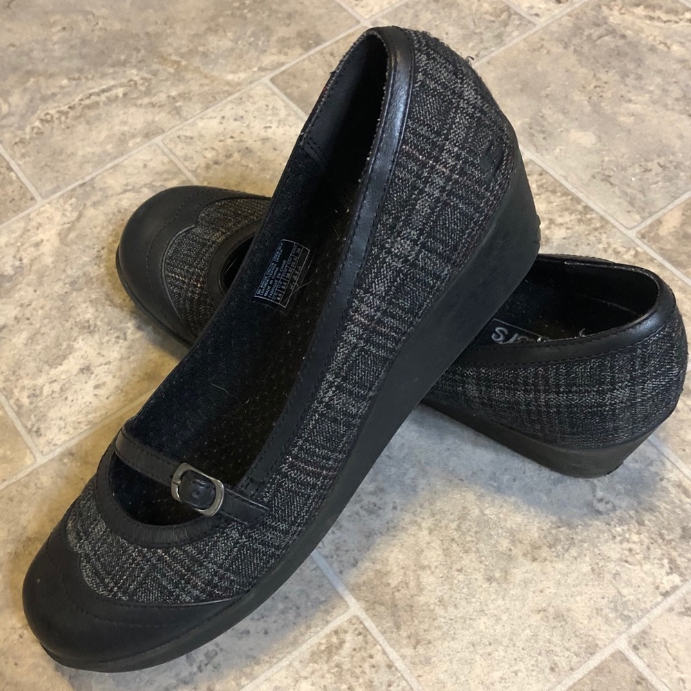 Skechers slip ons